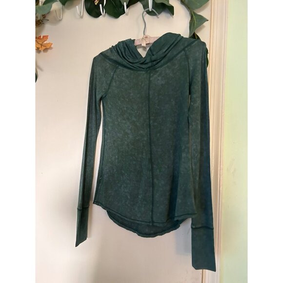 NWT WE THE FREE PEOPLE Size XS Cosmo Cowl Neck Long Sleeve Shirt Thumbholes Boho - Picture 1 of 13